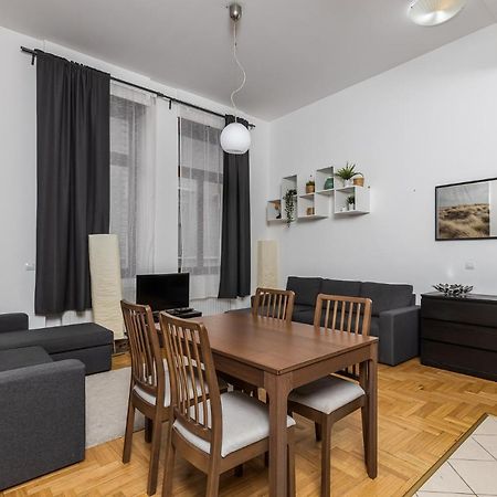 Cosy 1 Bedroom Apartment In Gozsdu Court ブダペスト エクステリア 写真