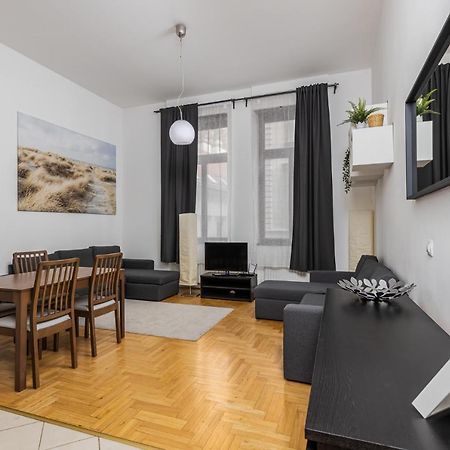 Cosy 1 Bedroom Apartment In Gozsdu Court ブダペスト エクステリア 写真