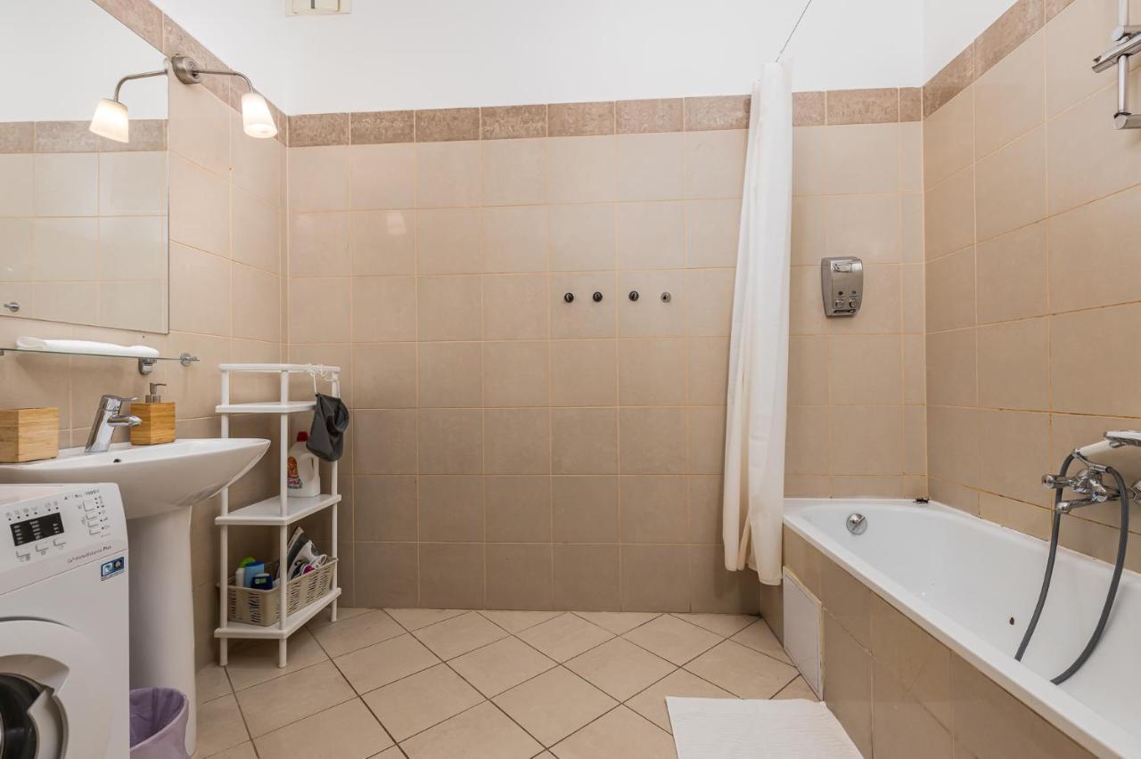 Cosy 1 Bedroom Apartment In Gozsdu Court ブダペスト エクステリア 写真