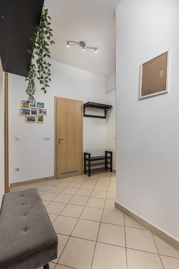 Cosy 1 Bedroom Apartment In Gozsdu Court ブダペスト エクステリア 写真
