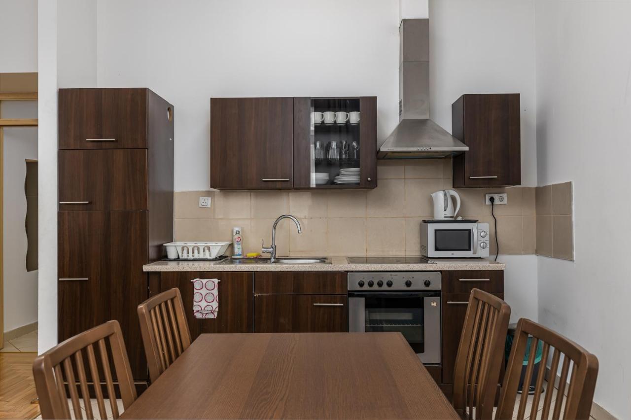 Cosy 1 Bedroom Apartment In Gozsdu Court ブダペスト エクステリア 写真