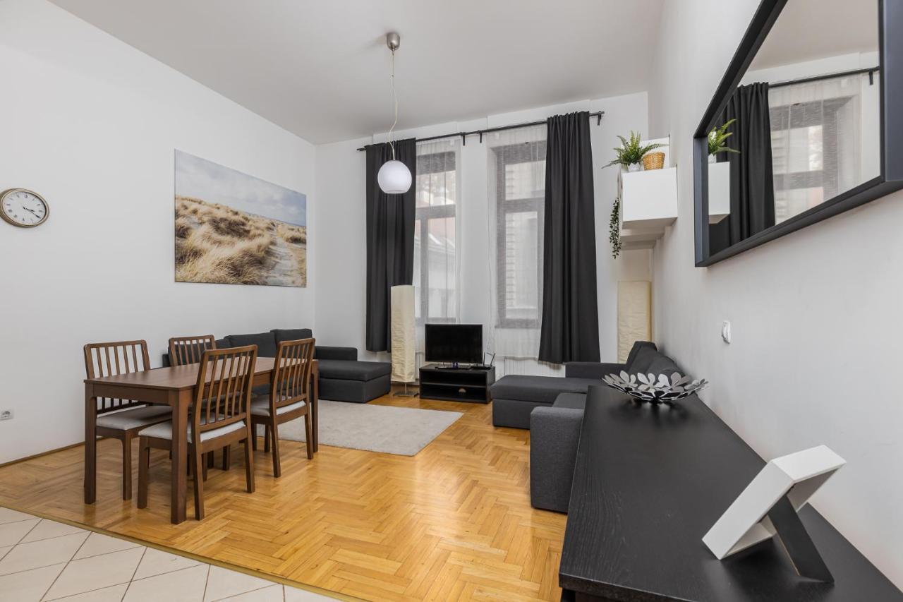 Cosy 1 Bedroom Apartment In Gozsdu Court ブダペスト エクステリア 写真